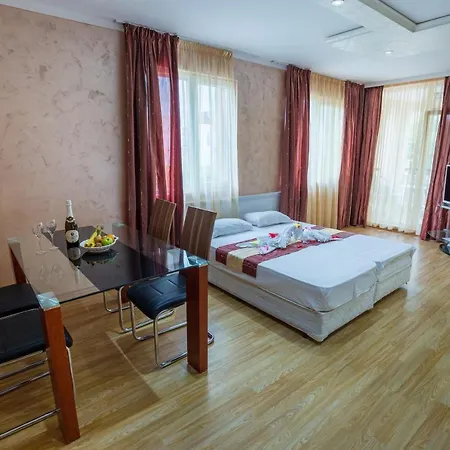 Aparthotel Bahami 3*