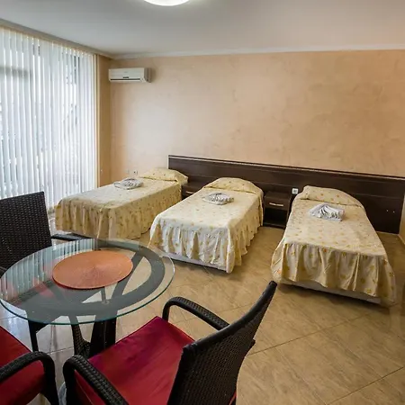 Aparthotel Bahami 3*