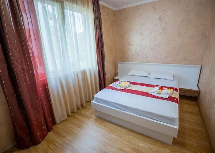 Aparthotel Bahami 3*